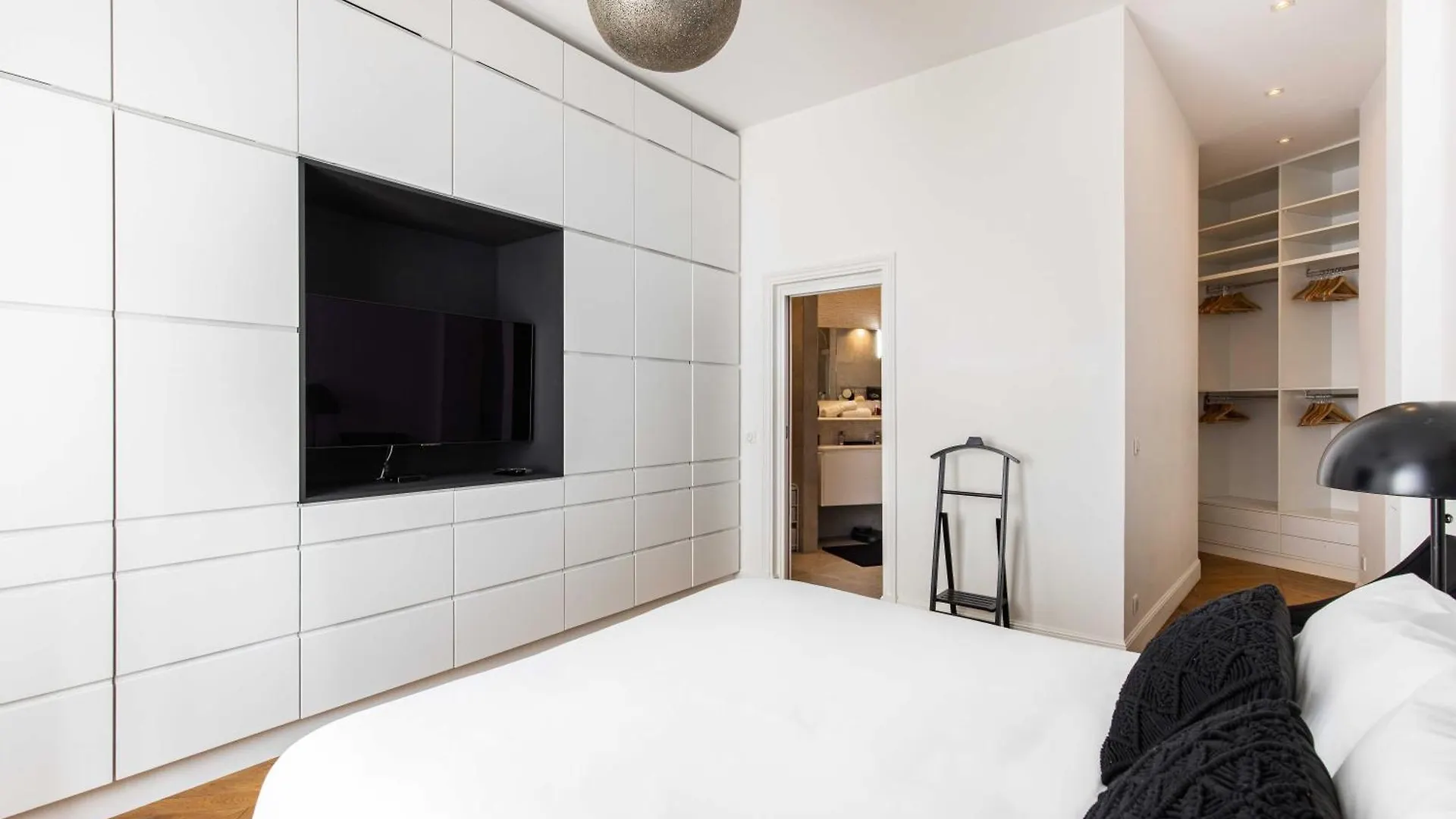 Luxury - 5br-10p - Trocadero Apartment *